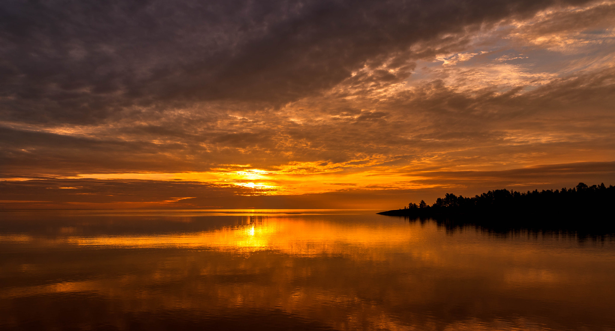 Sony E PZ 18-200mm F3.5-6.3 OSS sample photo. Golden summer schweden photography
