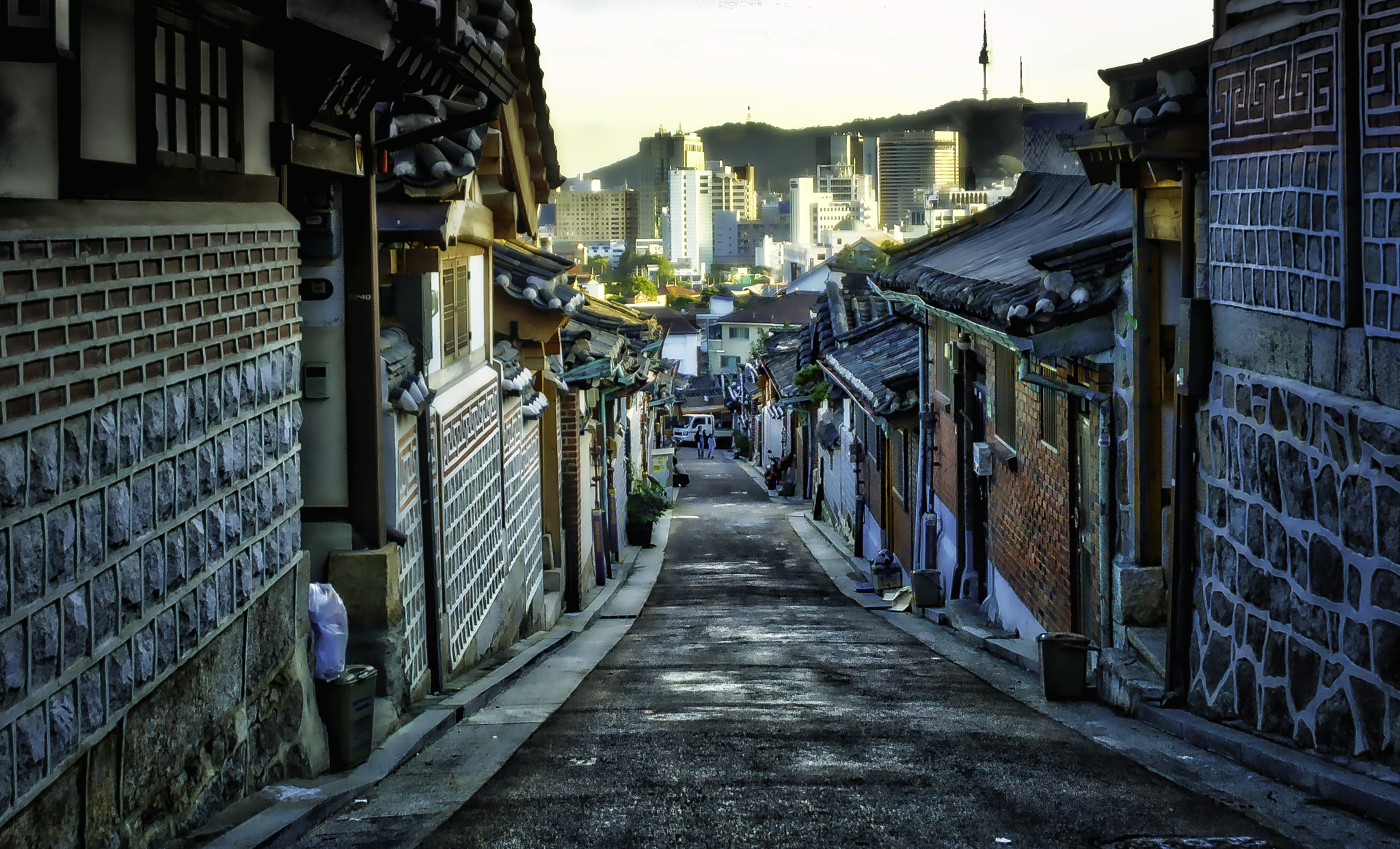 Pentax *ist D sample photo. Traditional seoul lane photography