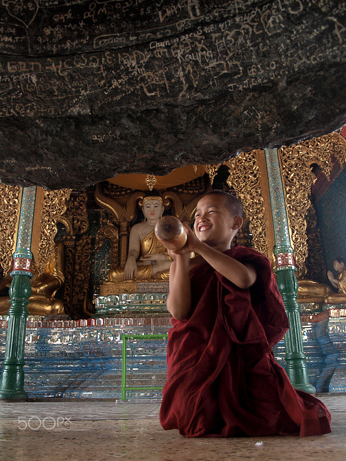 Olympus E-520 (EVOLT E-520) + Olympus Zuiko Digital 14-45mm F3.5-5.6 sample photo. Buddhist monks photography