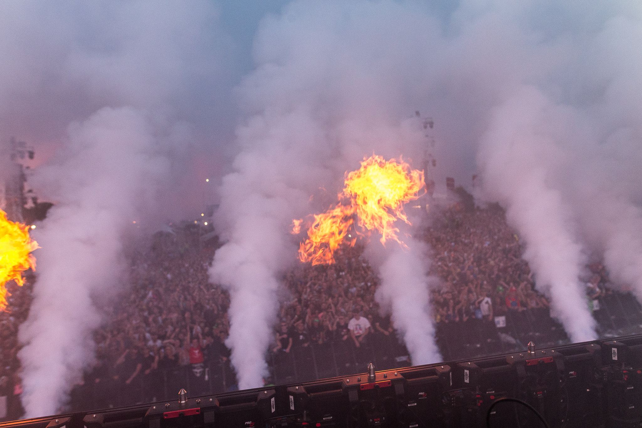 Sigma 24mm F1.4 DG HSM Art sample photo. Creamfields festival 2015 photography