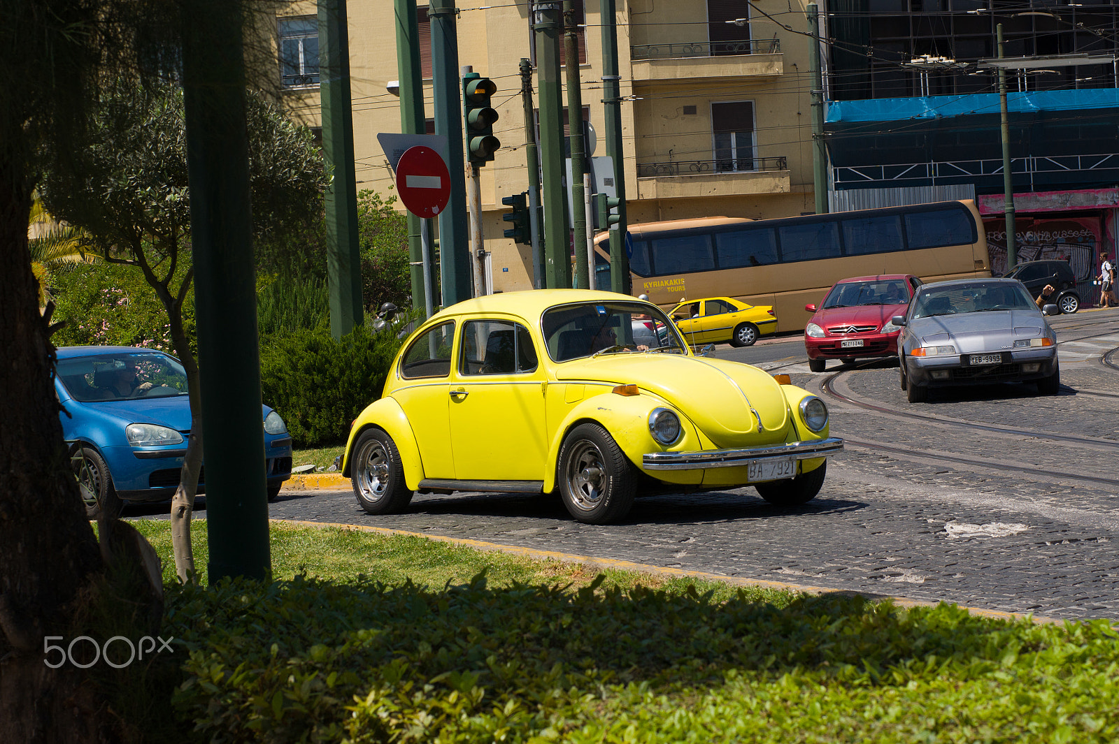 Sony Alpha DSLR-A450 + Sony 50mm F1.4 sample photo. Athens streets photography