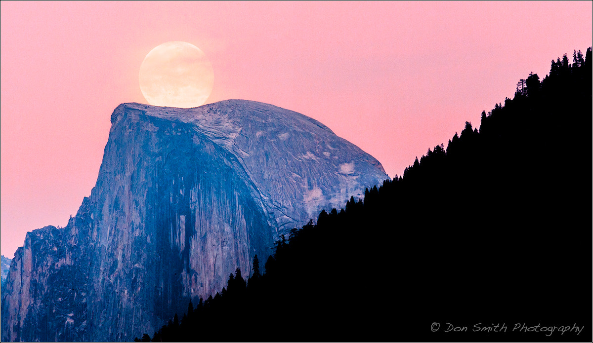 Canon EOS-1Ds Mark II + Canon EF 100-400mm F4.5-5.6L IS USM sample photo. Moonrise over half dome photography