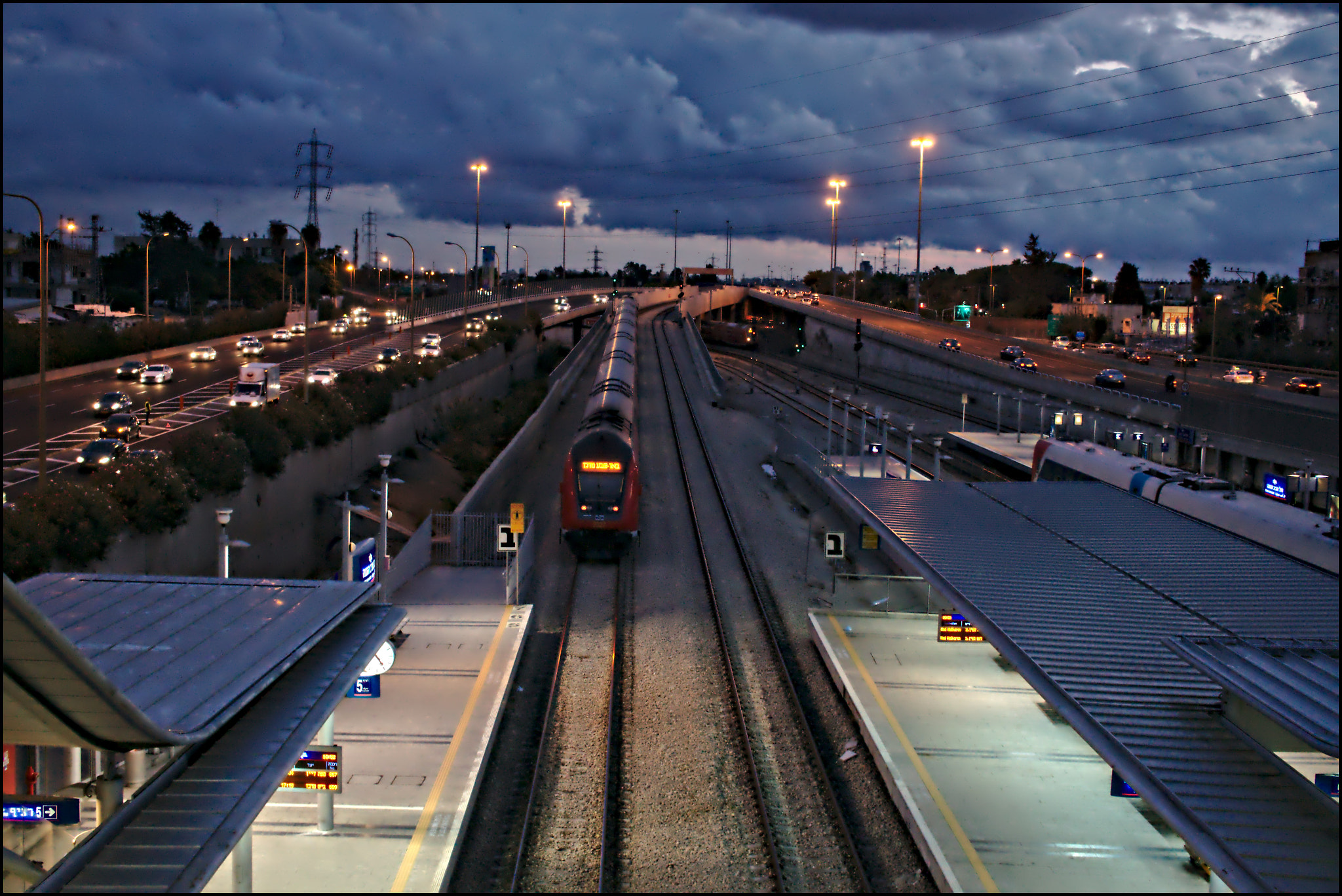 Sony Alpha NEX-5N + Sigma 30mm F2.8 EX DN sample photo. Train photography