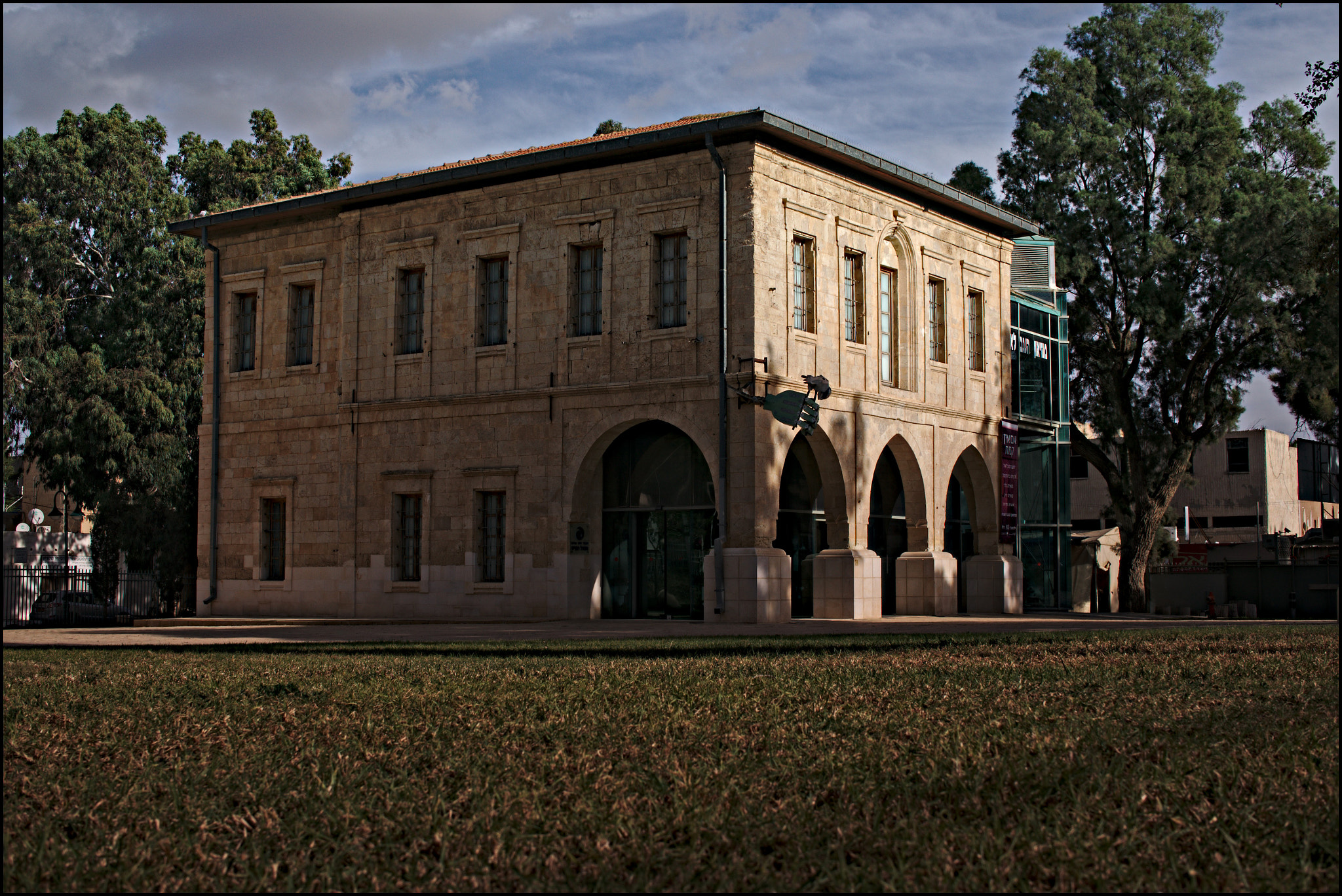 Sony Alpha NEX-5N + Sigma 30mm F2.8 EX DN sample photo. Museum of art photography