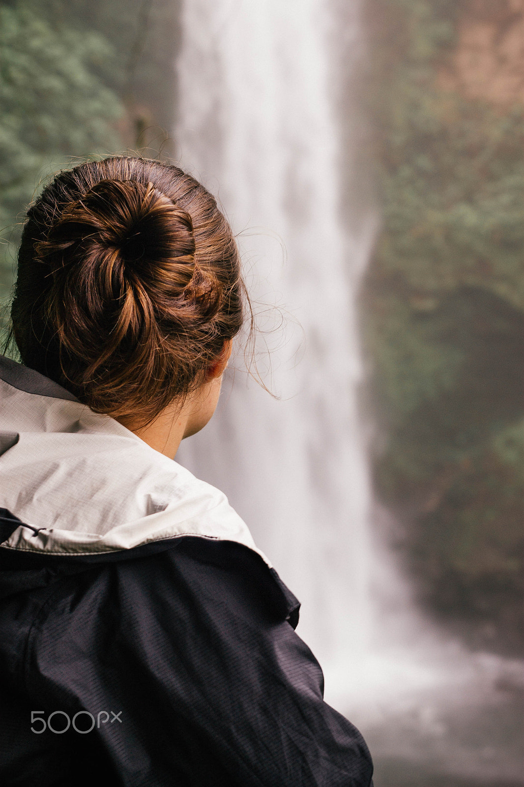 Canon EOS 1100D (EOS Rebel T3 / EOS Kiss X50) + Canon EF 50mm f/1.8 sample photo. Woman at waterfall photography