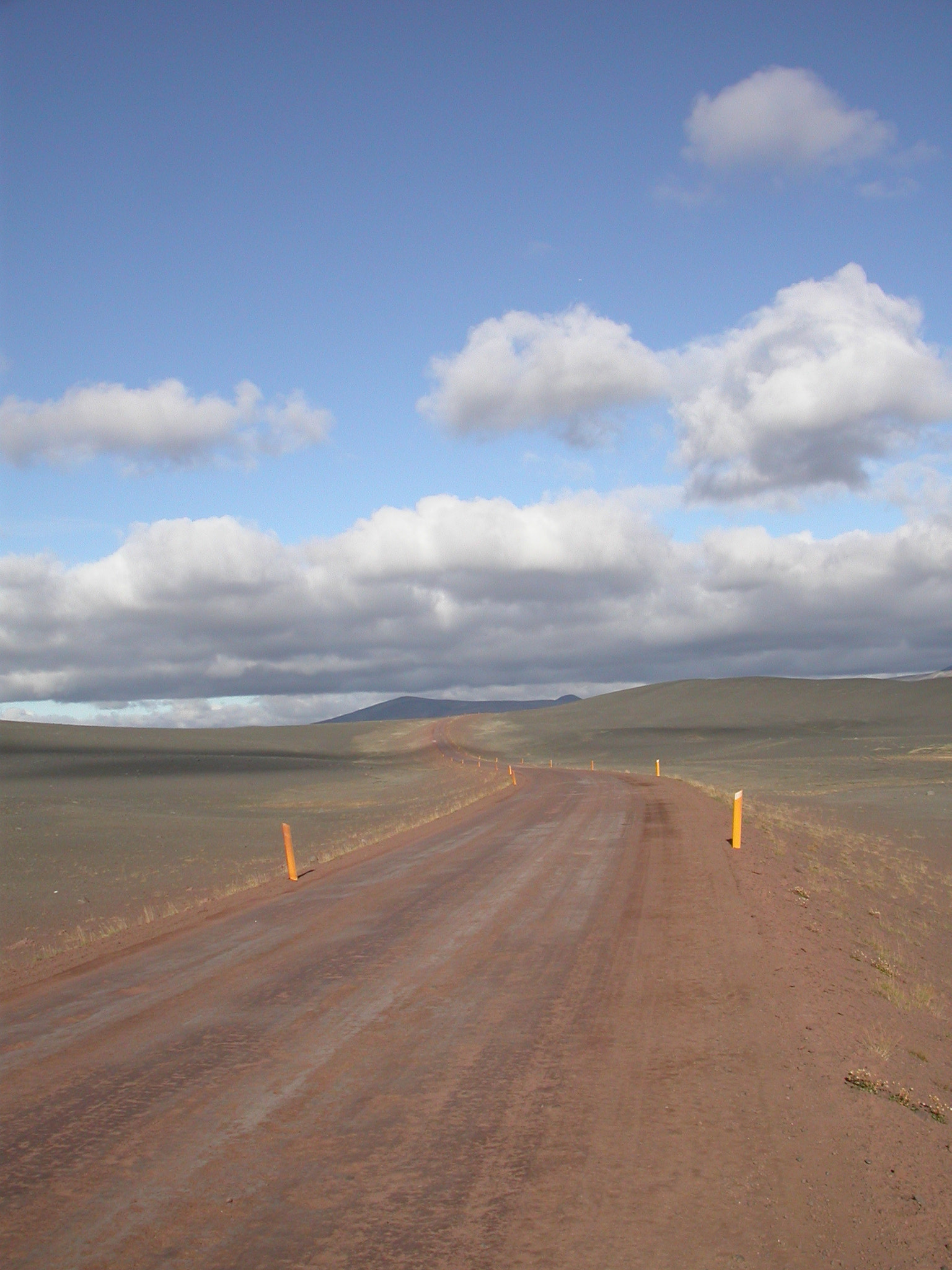 Nikon E4500 sample photo. On the road photography