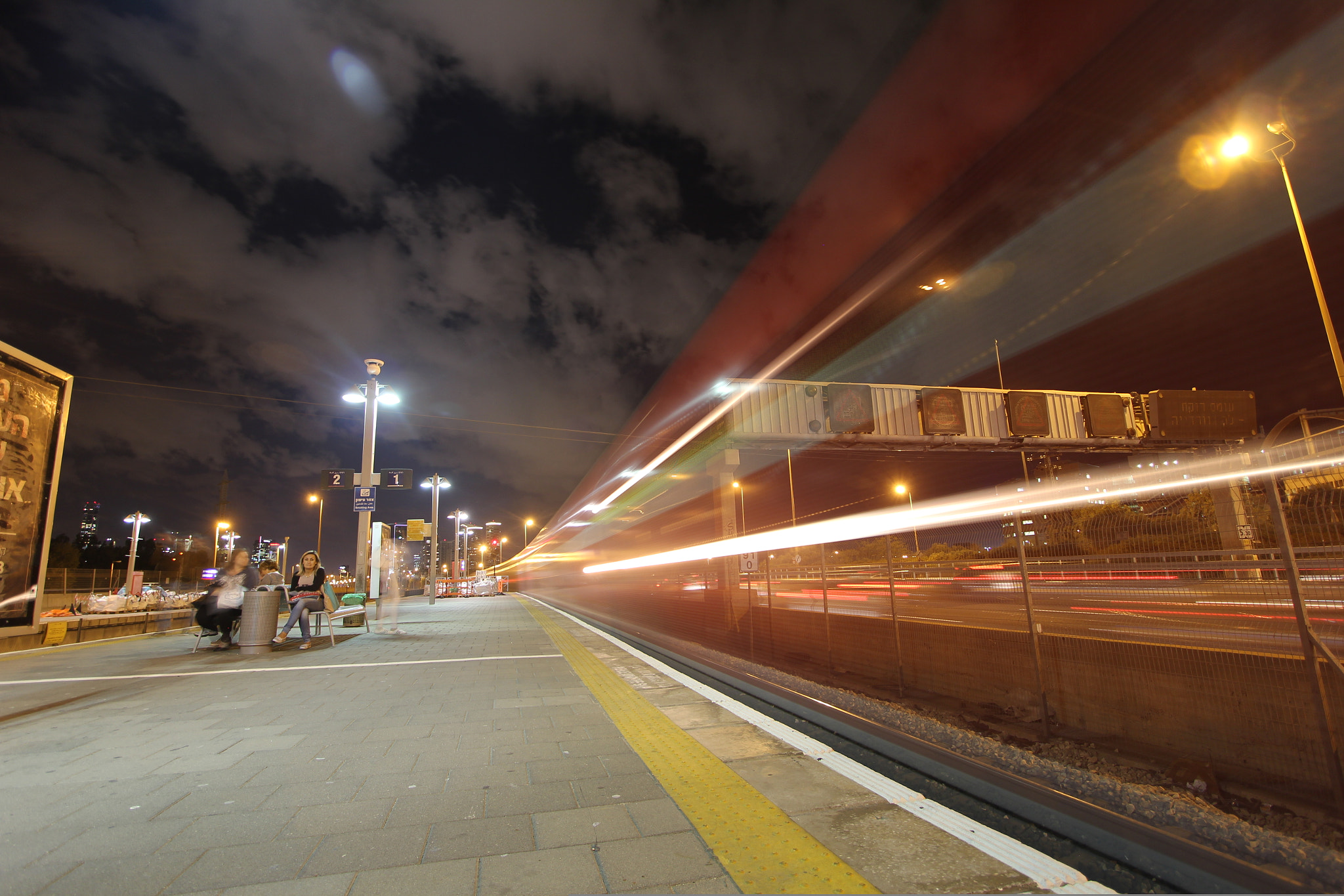 Canon EOS 550D (EOS Rebel T2i / EOS Kiss X4) sample photo. Red train photography