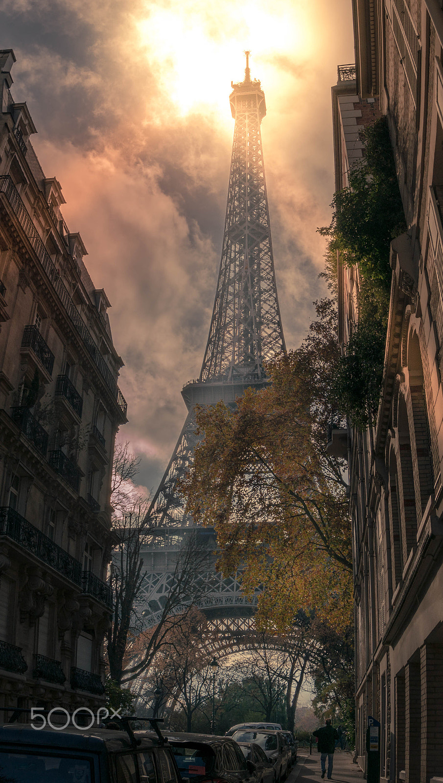 Sony Alpha NEX-6 + Sony E 18-200mm F3.5-6.3 OSS sample photo. The eiffel tower and light photography