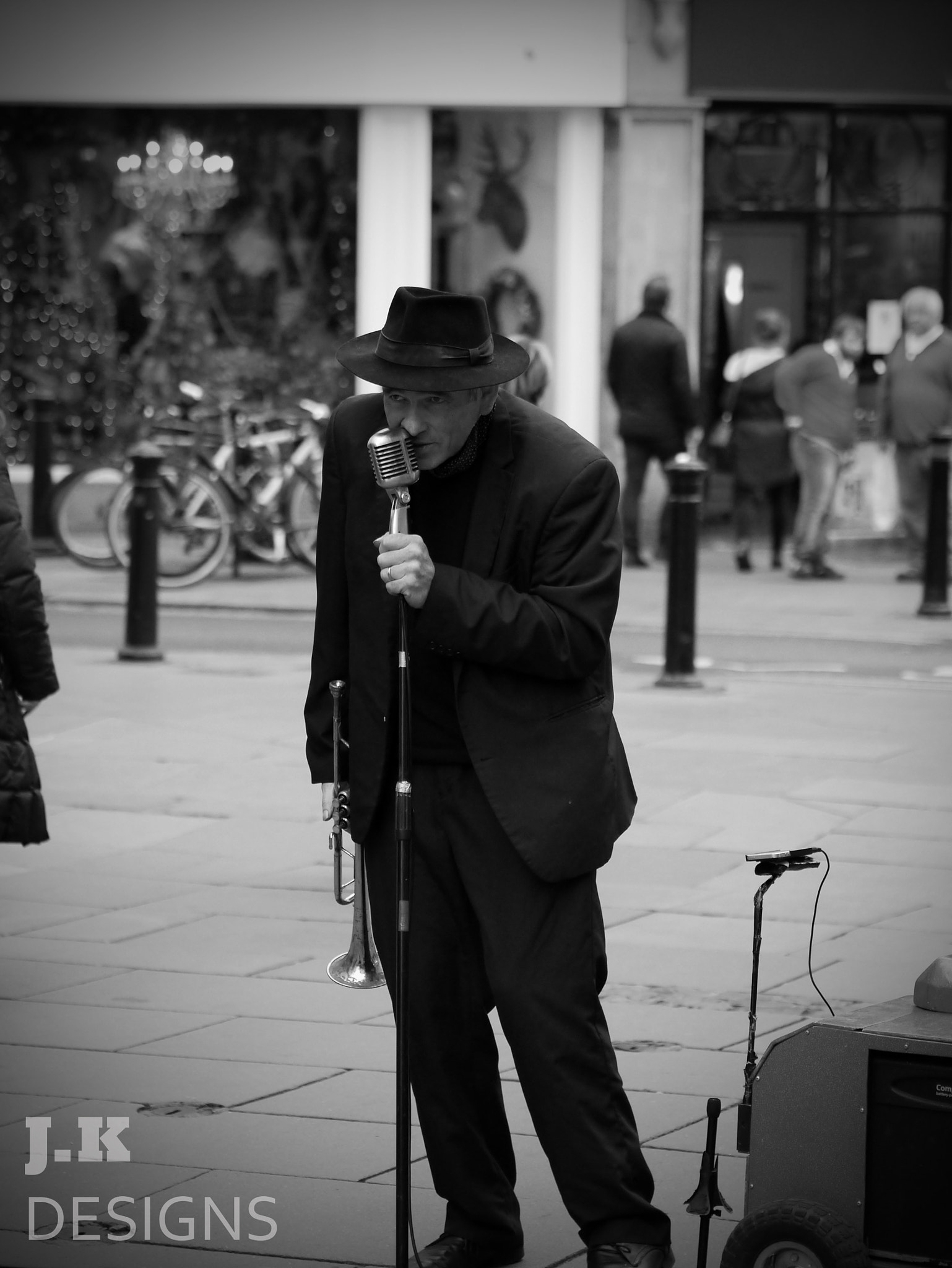 Panasonic Lumix DMC-G3 + Olympus M.Zuiko Digital 45mm F1.8 sample photo. Singing the blues photography