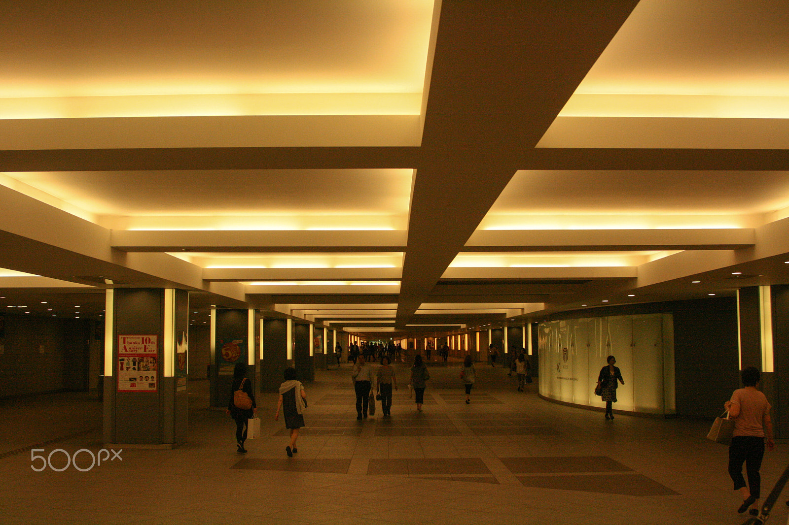 Canon EF 24-85mm F3.5-4.5 USM sample photo. Underground transfer in tokyo photography