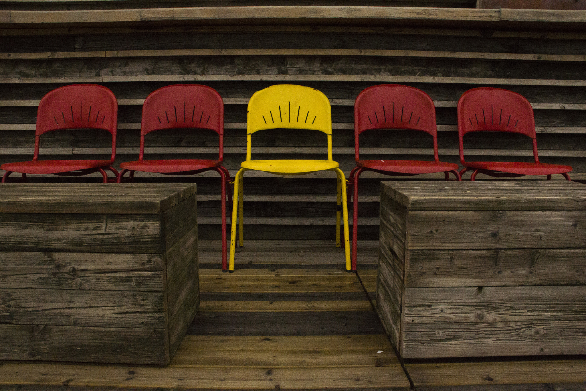 Canon EOS 550D (EOS Rebel T2i / EOS Kiss X4) sample photo. Be that yellow chair photography