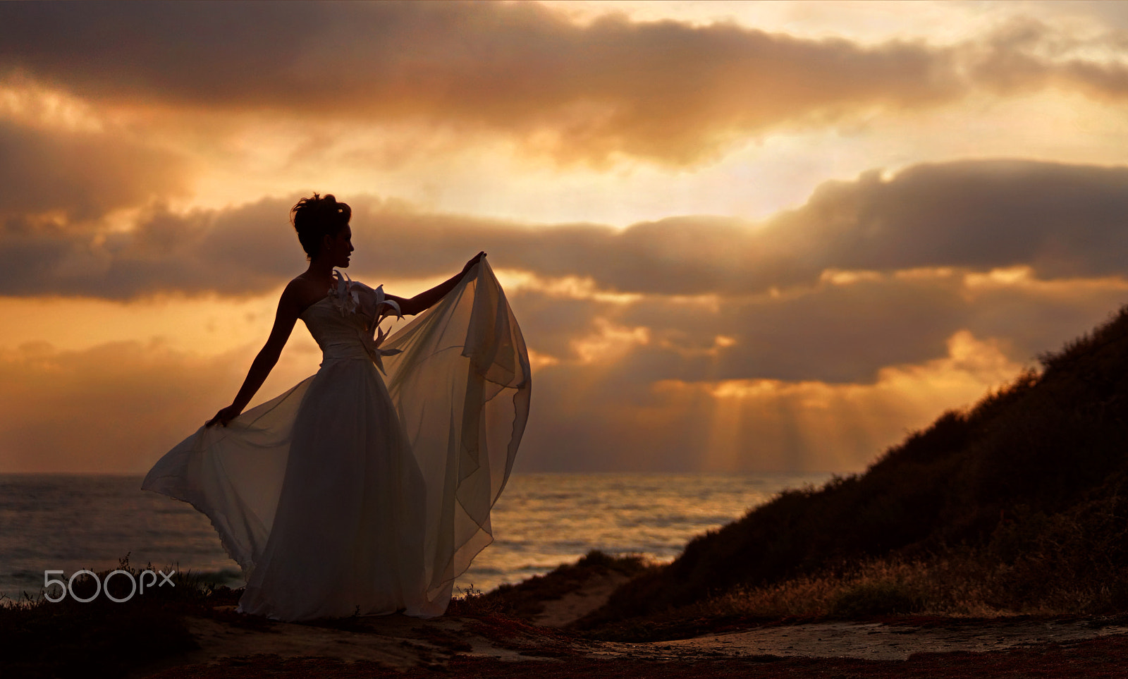 Minolta AF 80-200mm F2.8 HS-APO G sample photo. Playfull sunset bride photography