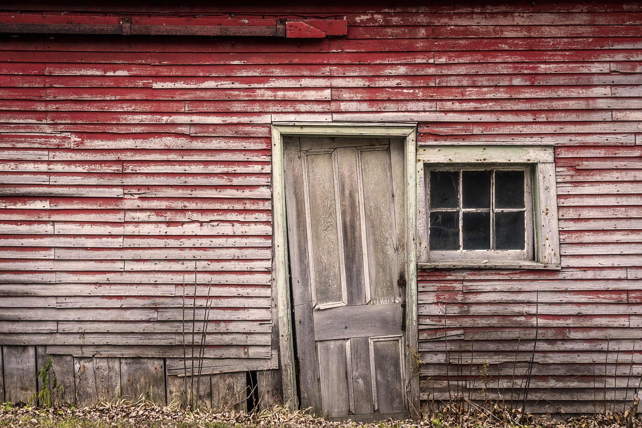 Sony E 55-210mm F4.5-6.3 OSS sample photo. Old barn photography