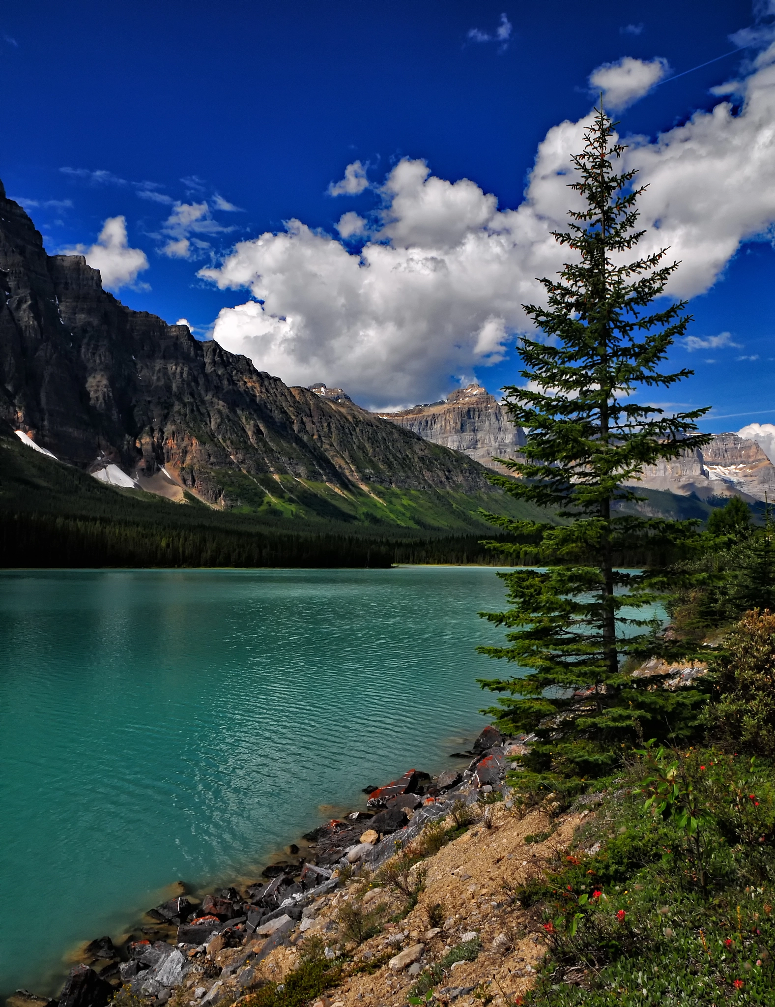 Sigma 17-70mm F2.8-4 DC Macro OS HSM | C sample photo. Mountain stillness photography