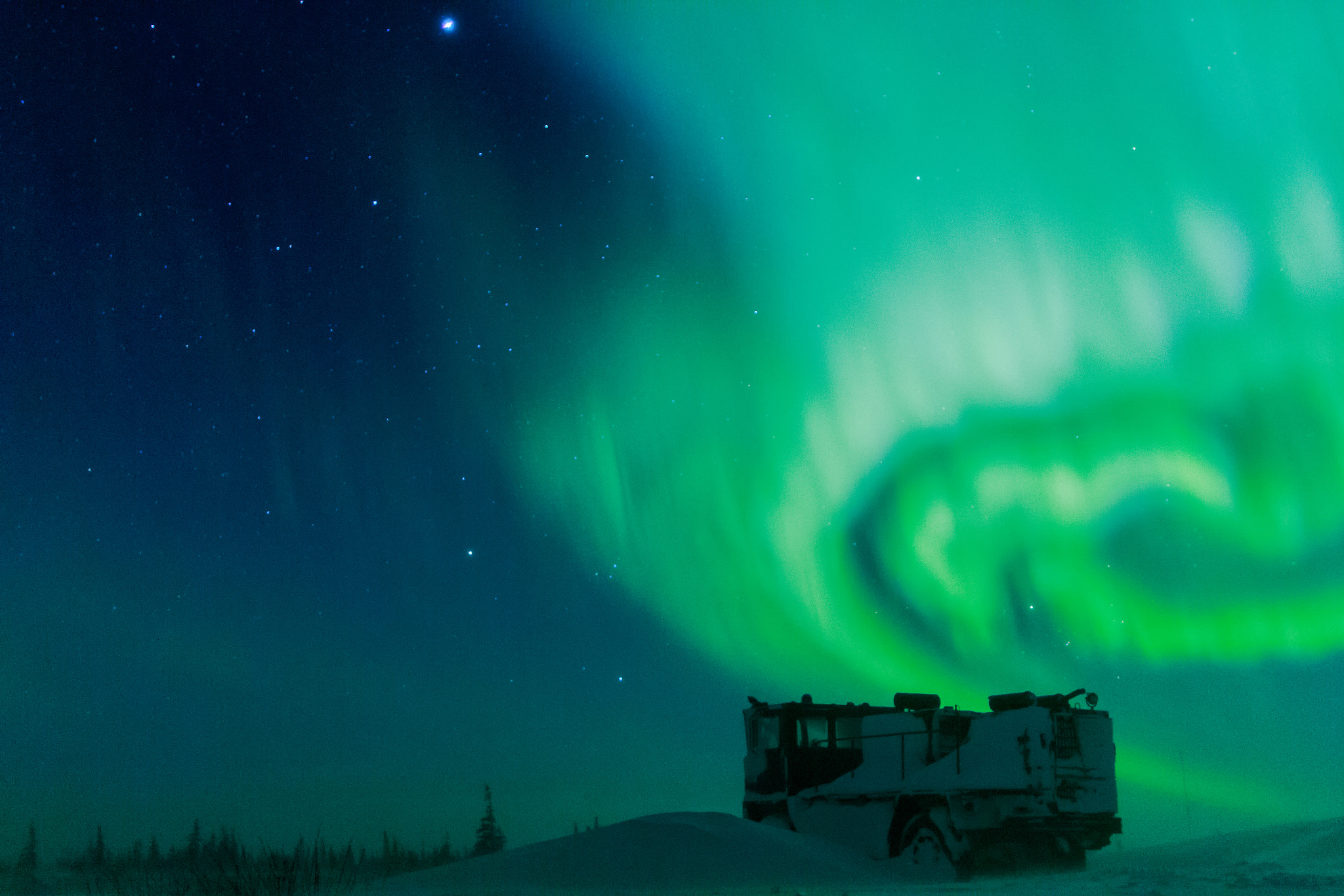 Canon EOS 7D + Canon EF 24mm F1.4L II USM sample photo. Aurora borealis over the old fire truck photography