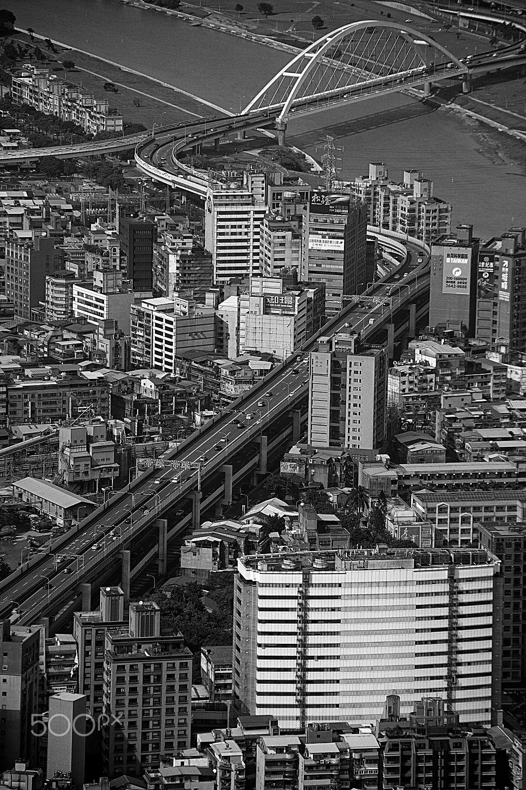 Canon EOS 40D + Tamron 18-270mm F3.5-6.3 Di II VC PZD sample photo. Cityscape of taipei photography