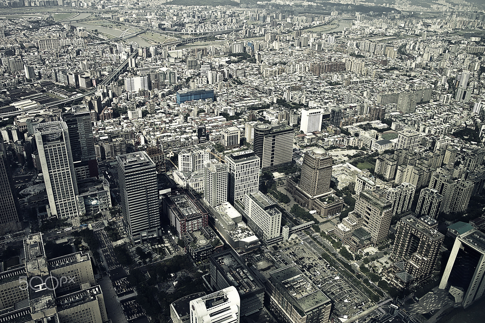 Canon EOS 40D + Tamron 18-270mm F3.5-6.3 Di II VC PZD sample photo. Cityscape of taipei photography