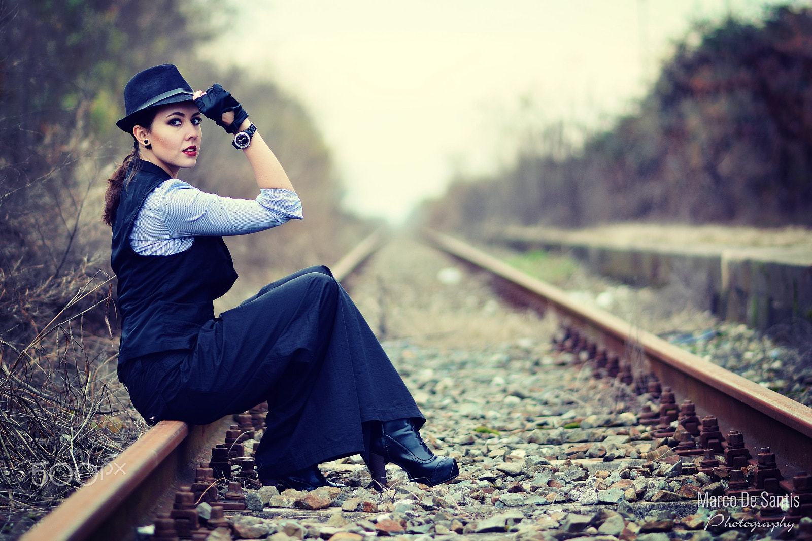 Nikon D7100 + Zeiss Milvus 85mm f/1.4 sample photo. Railway photography