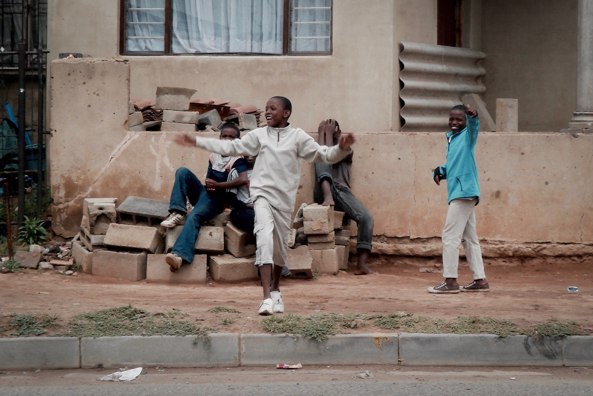 Sony DSC-T50 sample photo. Soweto, 2007. la ingenuidad de los niños enmascara ... photography