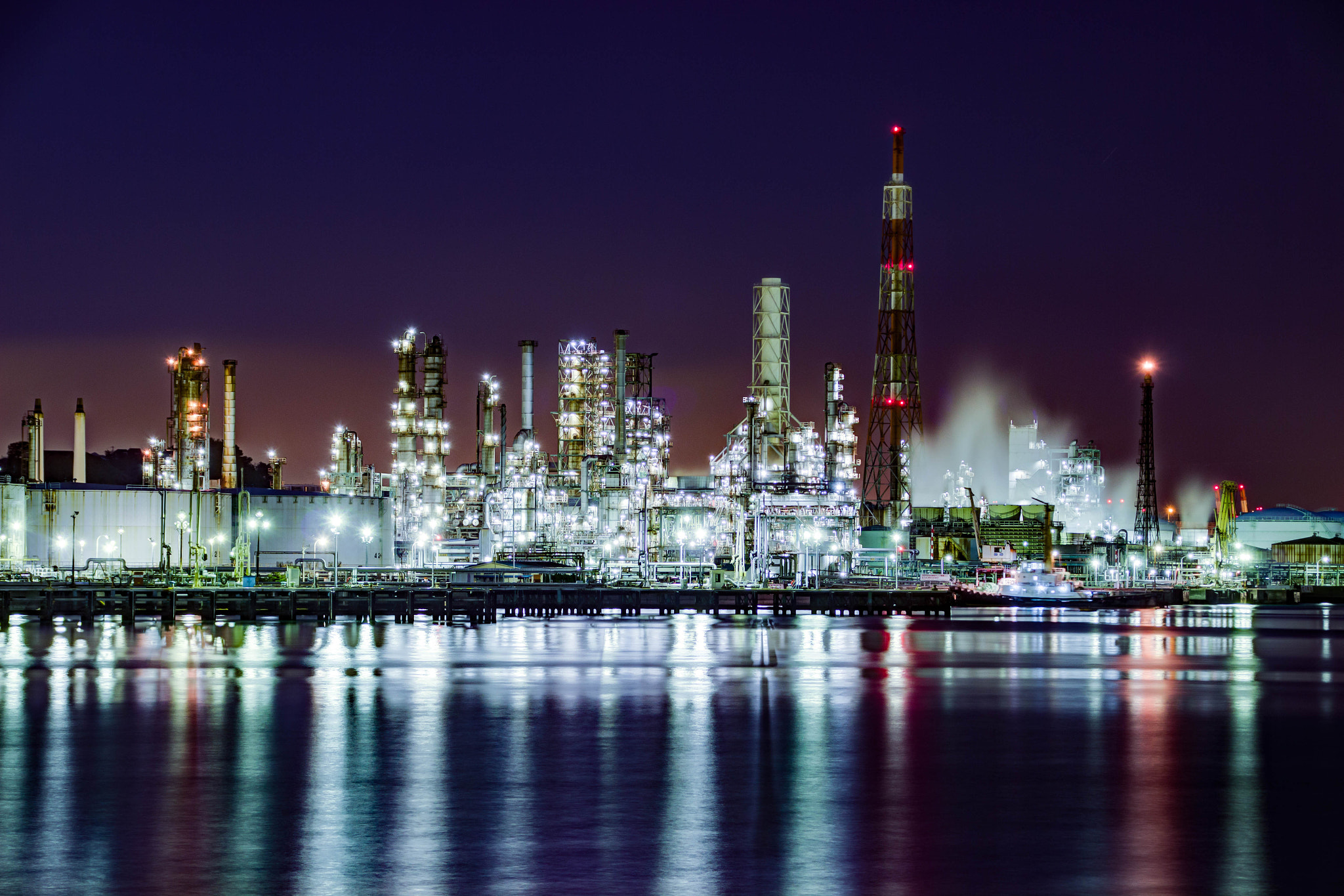 Canon EF 75-300mm F4.0-5.6 IS USM sample photo. Seaside petroleum refinery photography