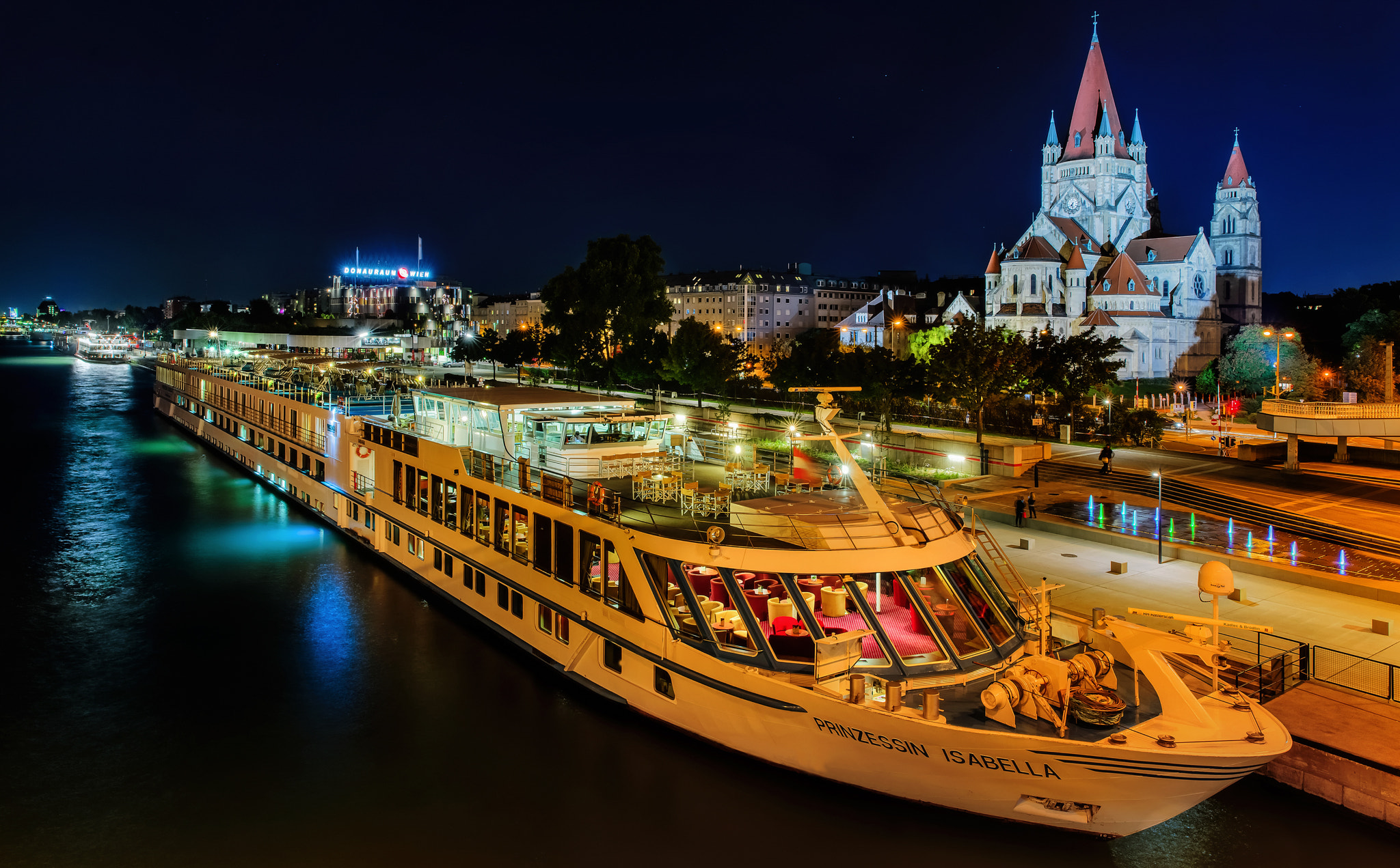 Canon EF 24-70mm F2.8L II USM sample photo. Vienna, blue night and blue danube photography