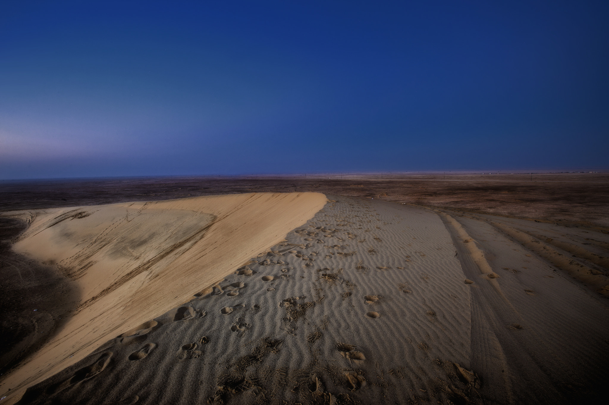 Nikon AF-S Nikkor 17-35mm F2.8D ED-IF sample photo. Desert dusk photography