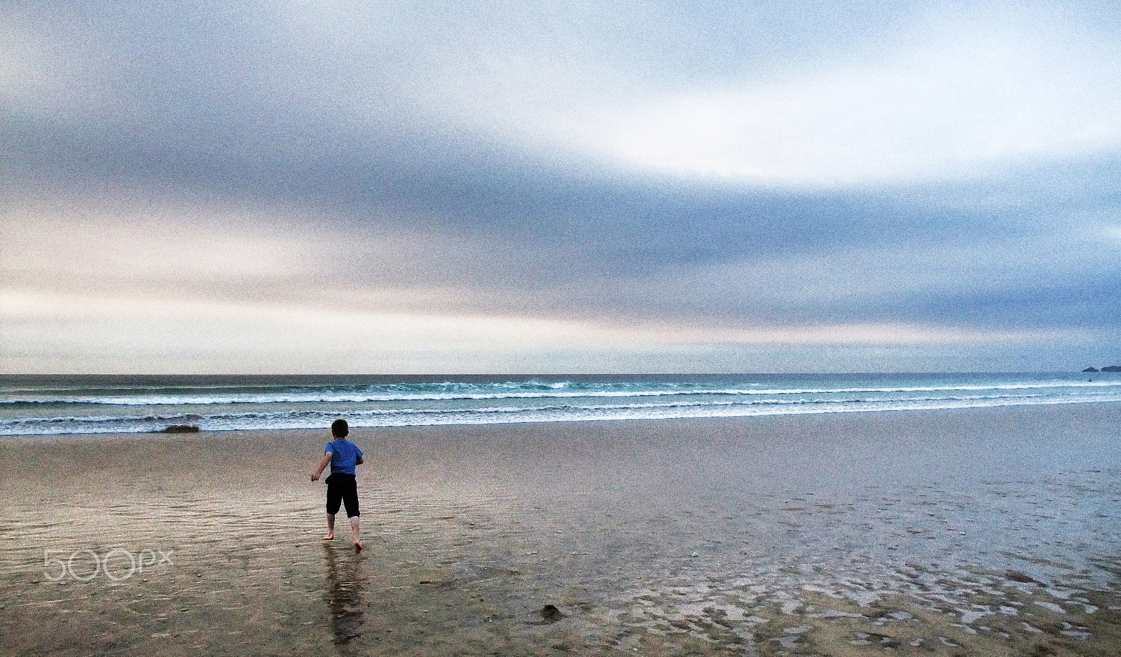 Fujifilm FinePix F200EXR sample photo. Running for the sea photography