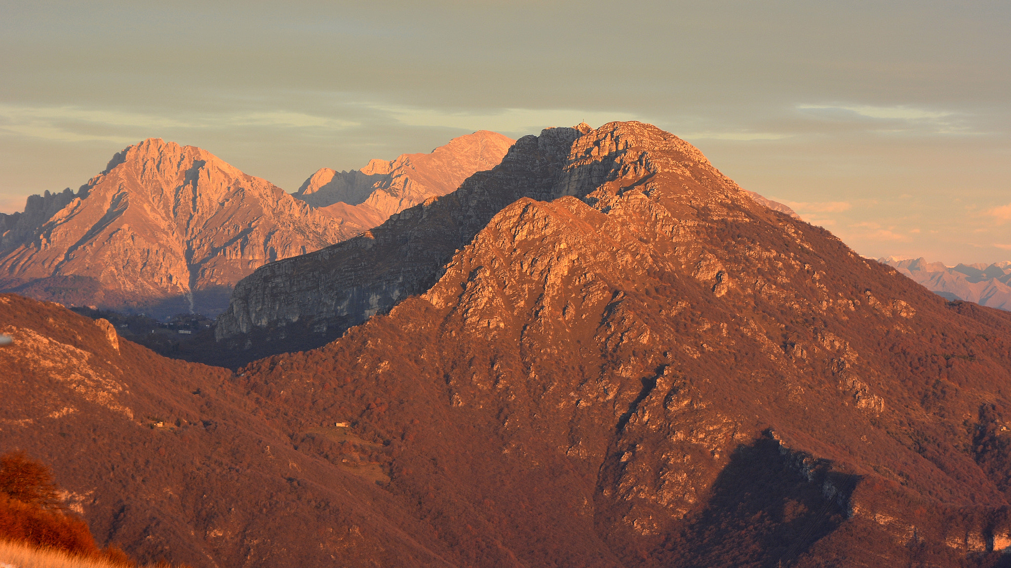 Nikon AF Nikkor 24-85mm F2.8-4D IF sample photo. Monte linzone sunrise photography