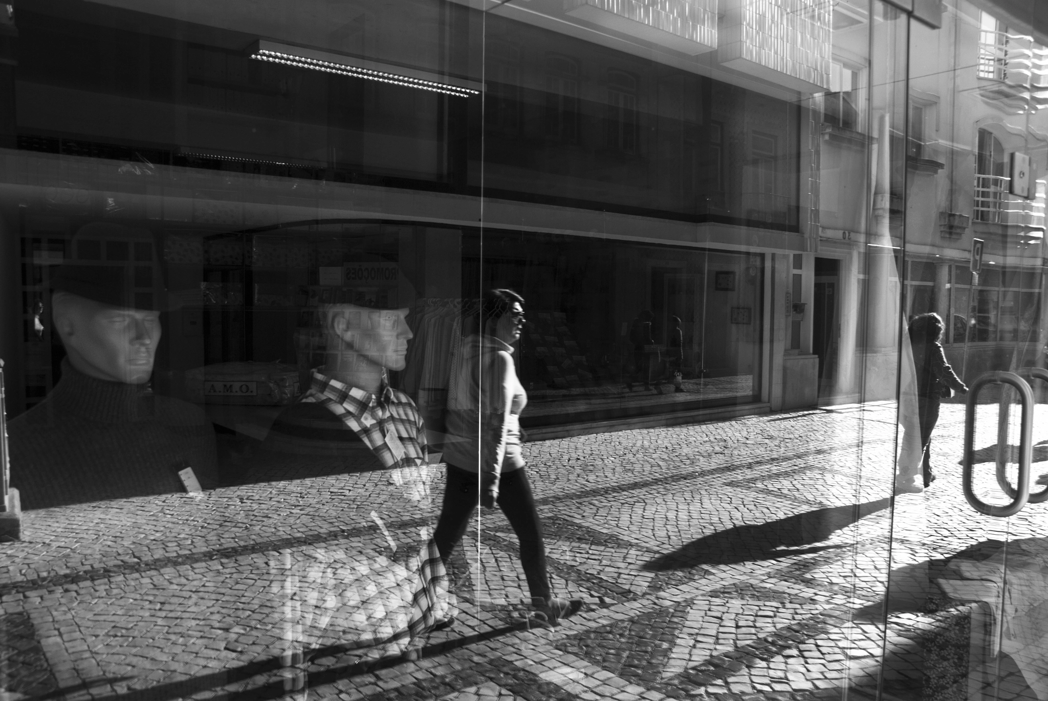 Sigma 18-200mm F3.5-6.3 DC OS HSM sample photo. Shadow in the mirror photography