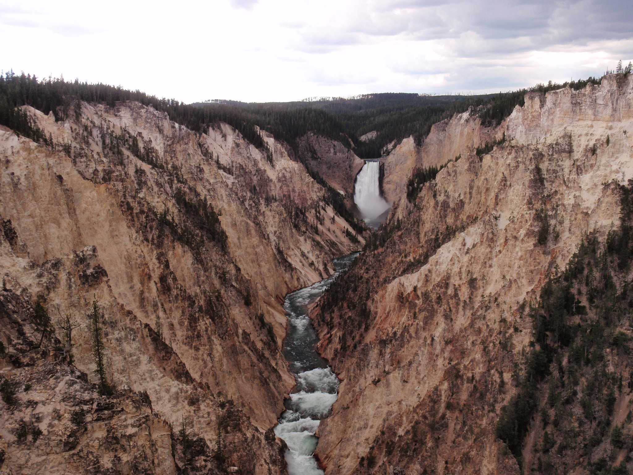 Olympus u9000,S9000 sample photo. The painting that i call yellowstone photography