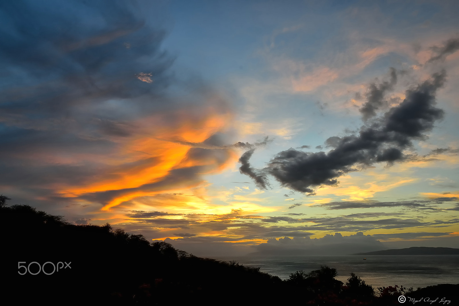 Nikon D800 + Zeiss Milvus 85mm f/1.4 sample photo. Los colores del cielo photography