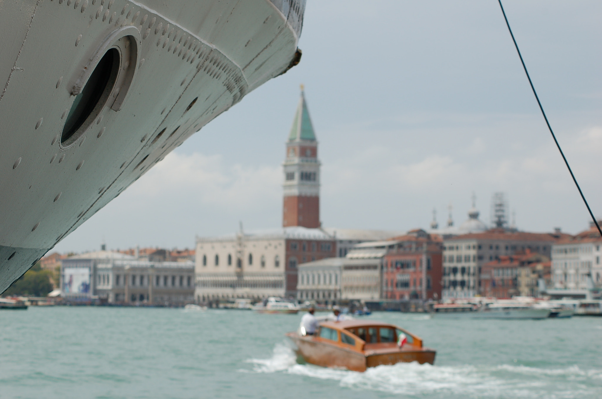 AF Zoom-Nikkor 70-300mm f/4-5.6D ED sample photo. Venice photography