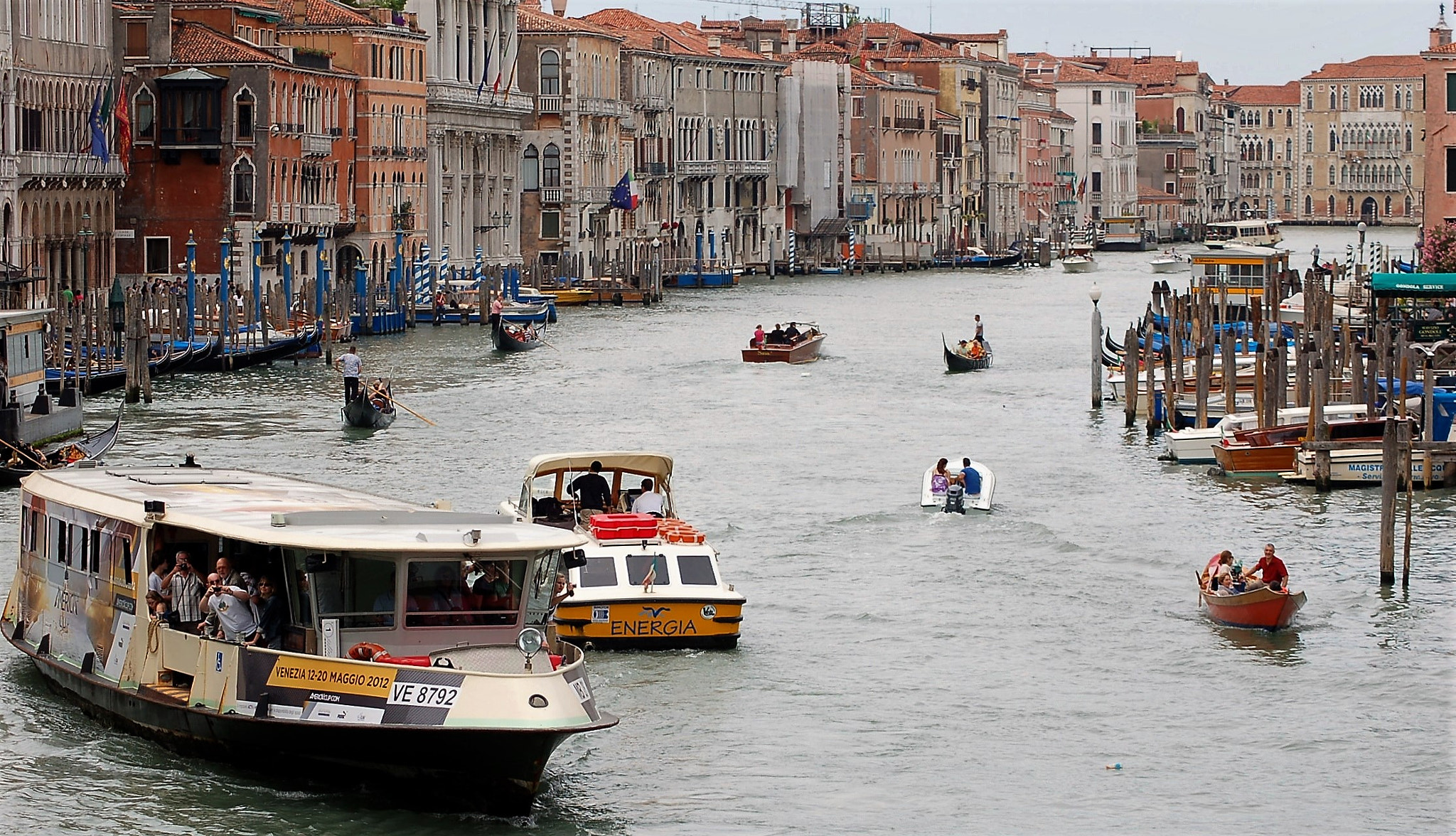 AF Zoom-Nikkor 70-300mm f/4-5.6D ED sample photo. Venice photography