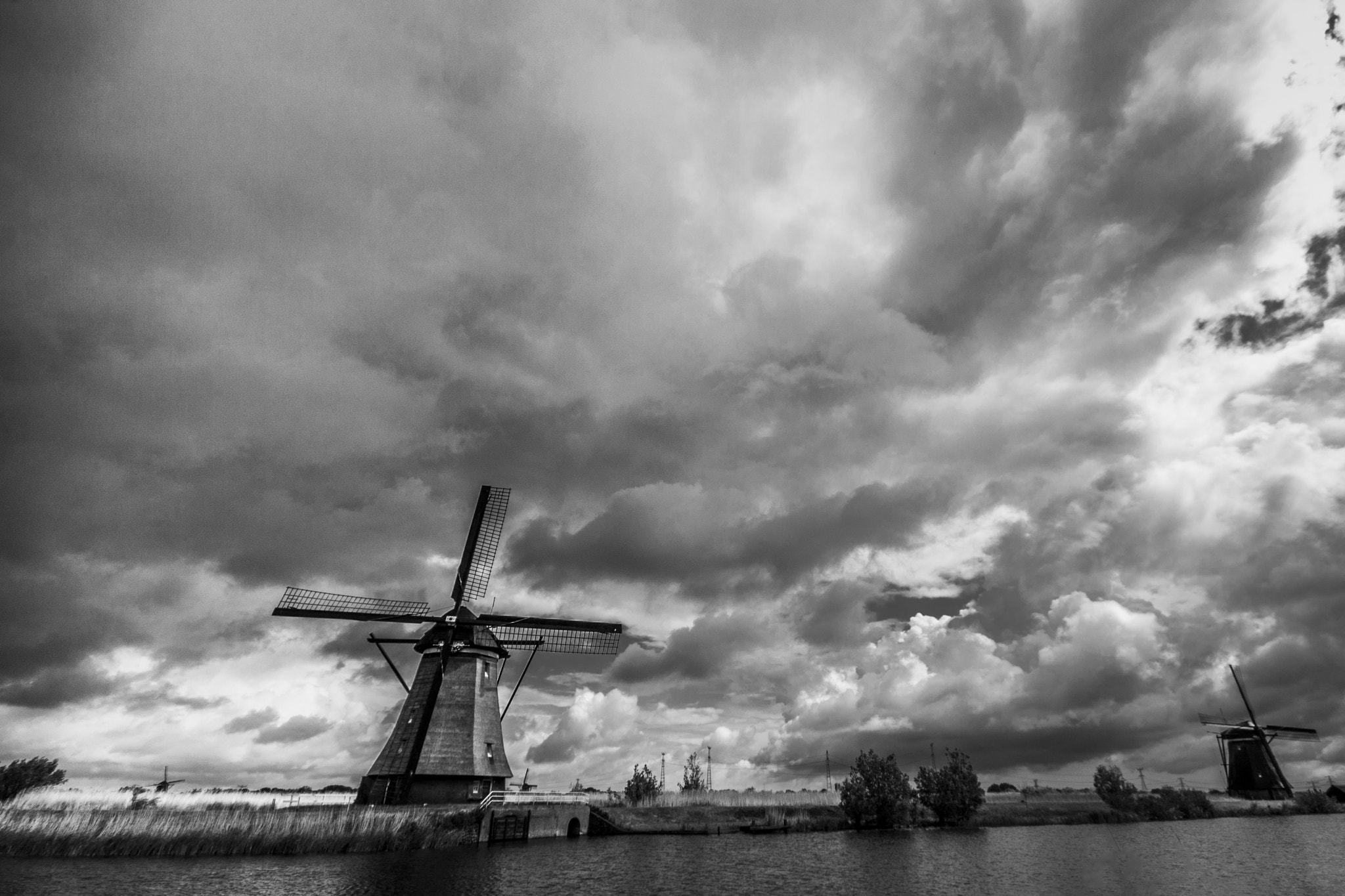 Canon EOS 1000D (EOS Digital Rebel XS / EOS Kiss F) + Sigma 10-20mm F4-5.6 EX DC HSM sample photo. Kinderdijk photography