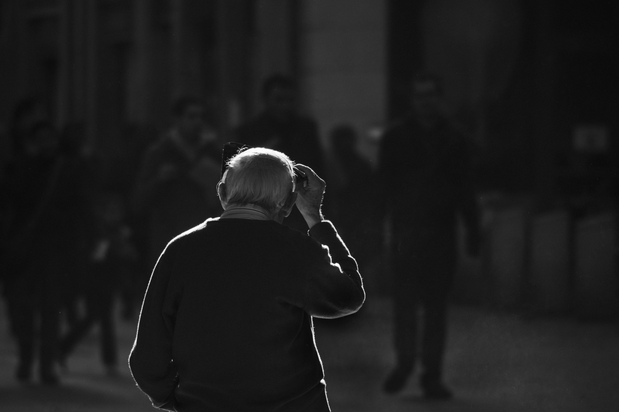 Pentax K-3 + smc PENTAX-FA 100-300mm F4.7-5.8 sample photo. Old man in light photography