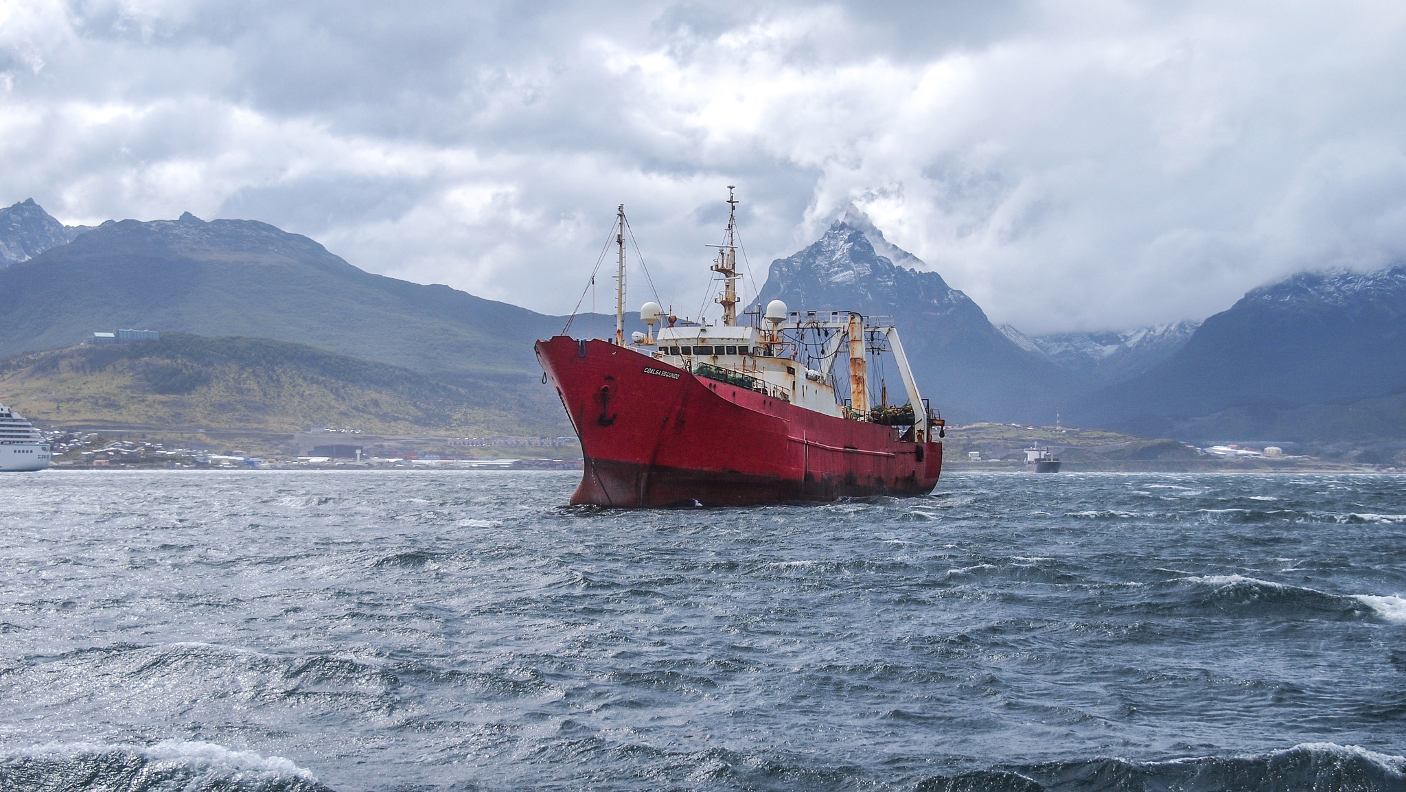 Olympus PEN E-P1 sample photo. The boat in ushuaia photography