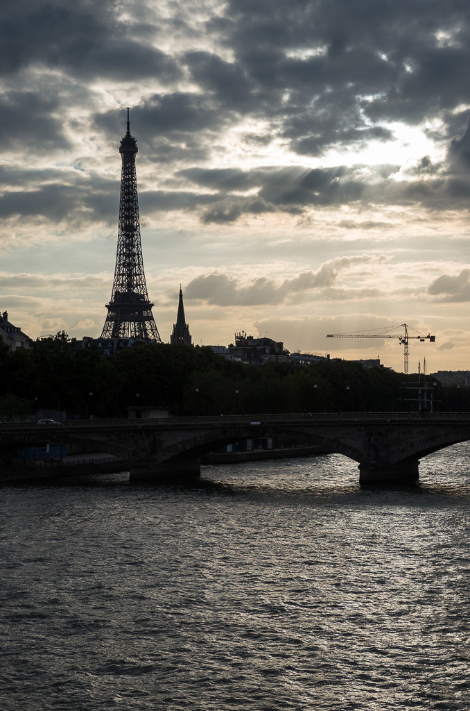Pentax smc DA 17-70mm F4.0 AL (IF) SDM sample photo. Le paris d'une ombre chinoise photography