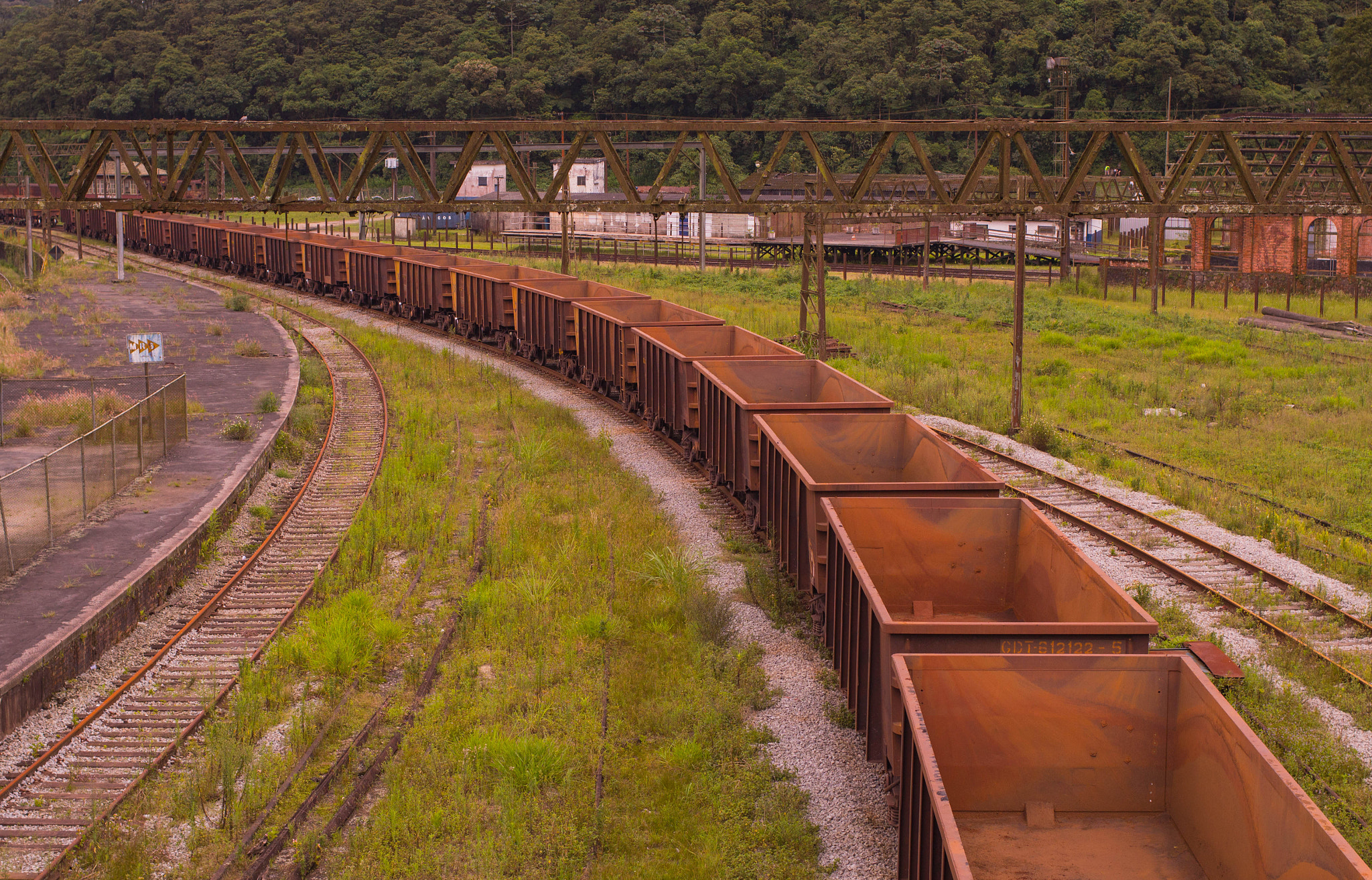Canon EF 35mm F2 IS USM sample photo. The train photography