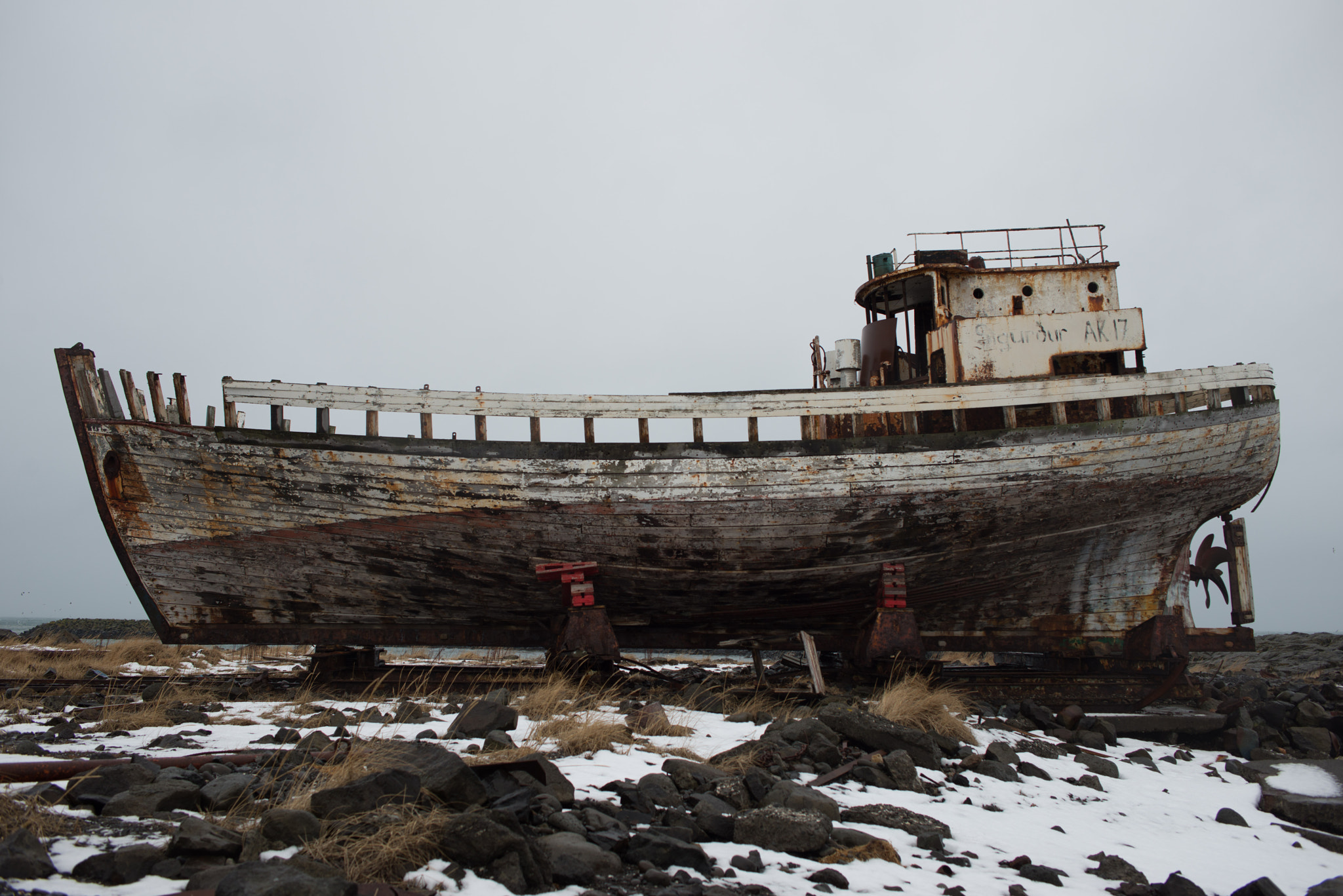 Nikon D800E + ZEISS Distagon T* 35mm F2 sample photo. Iceland boat photography