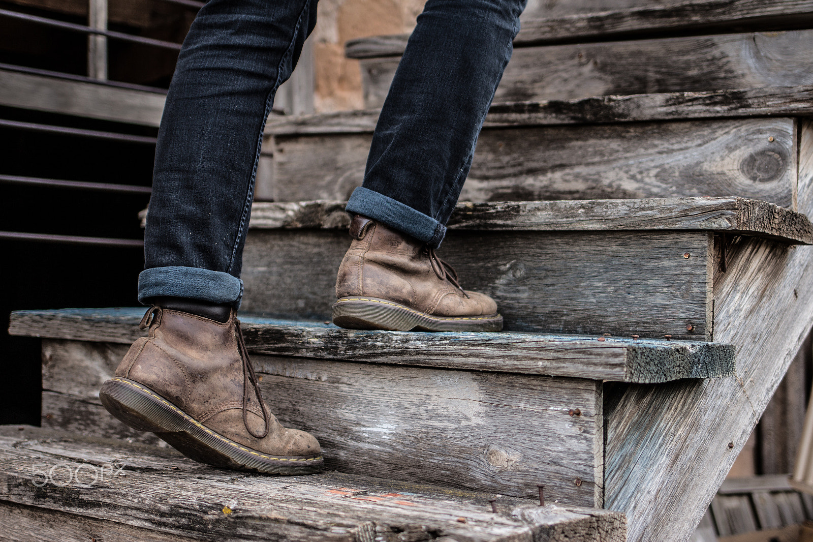 Canon EOS 650D (EOS Rebel T4i / EOS Kiss X6i) + Canon EF 35mm F2 IS USM sample photo. Old stairs and old shoes photography