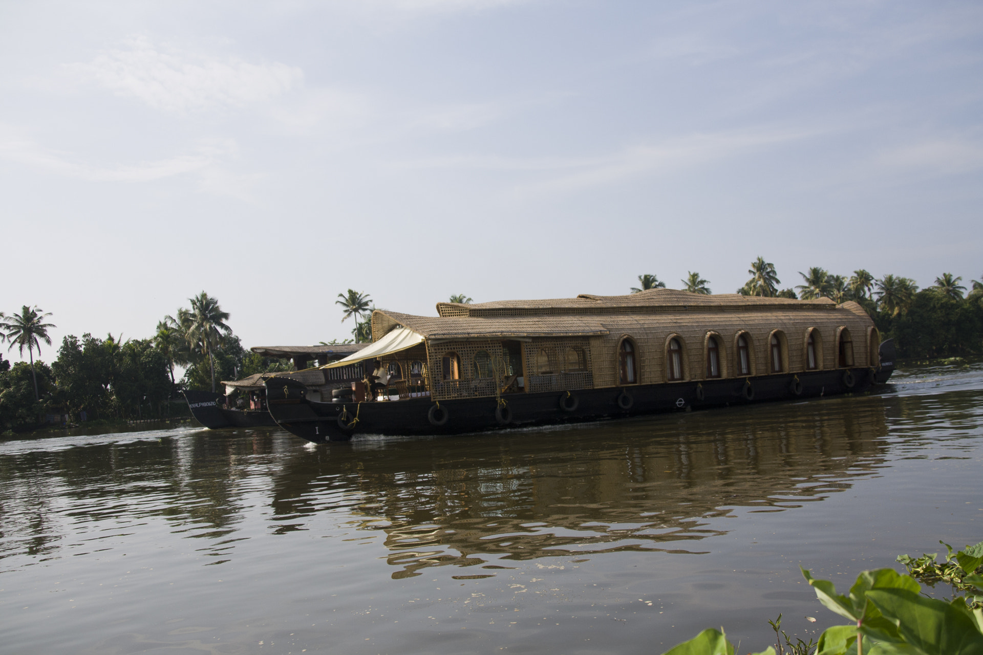 Canon EOS 1000D (EOS Digital Rebel XS / EOS Kiss F) sample photo. Houseboat photography