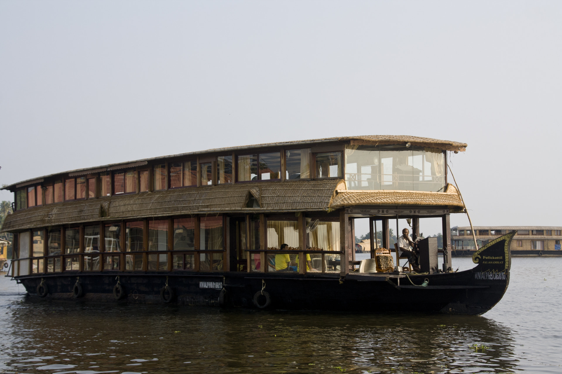 Canon EOS 1000D (EOS Digital Rebel XS / EOS Kiss F) sample photo. Houseboat photography
