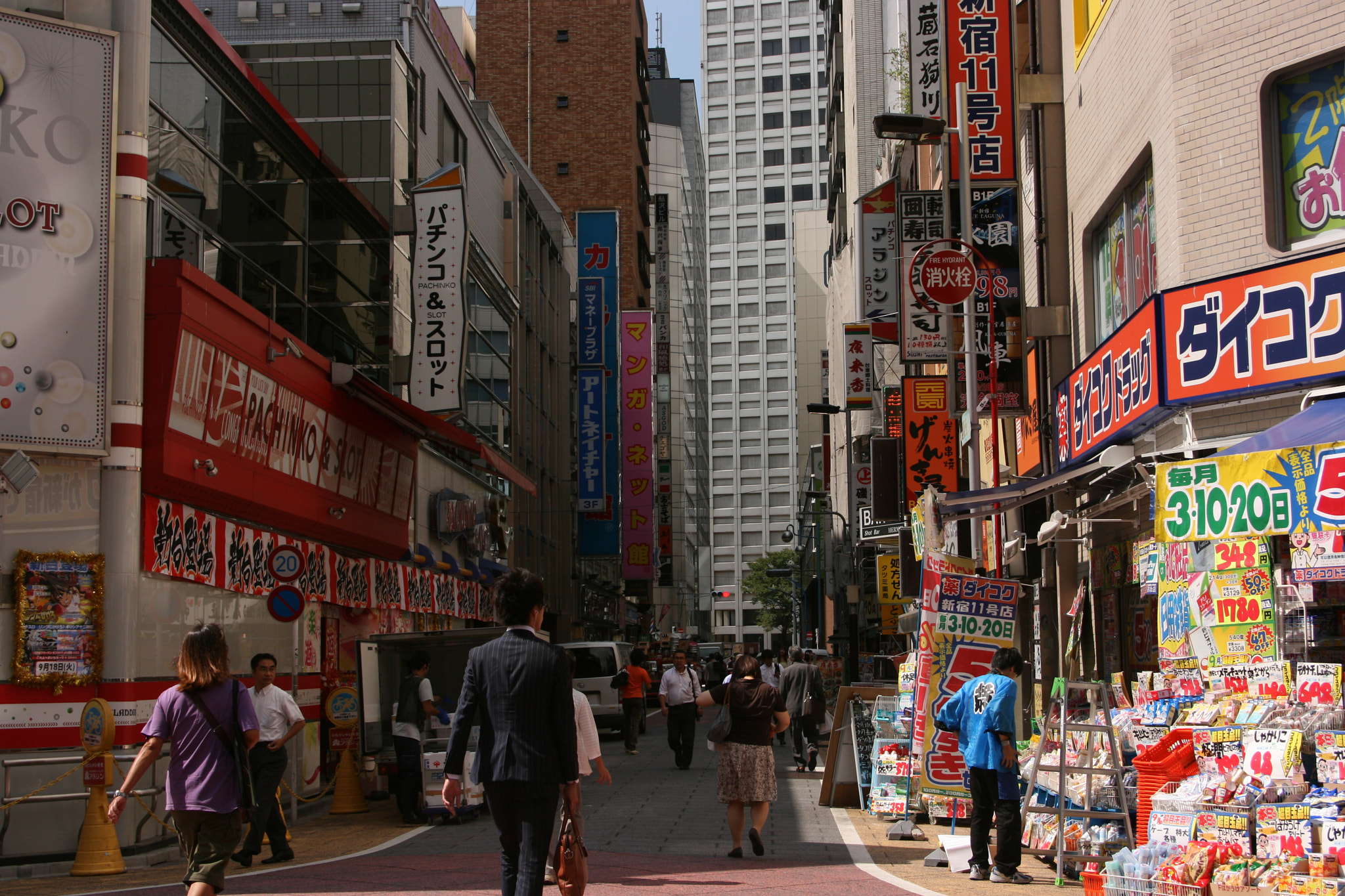 Canon EF 24-85mm F3.5-4.5 USM sample photo. Tokyo backstreet shops photography