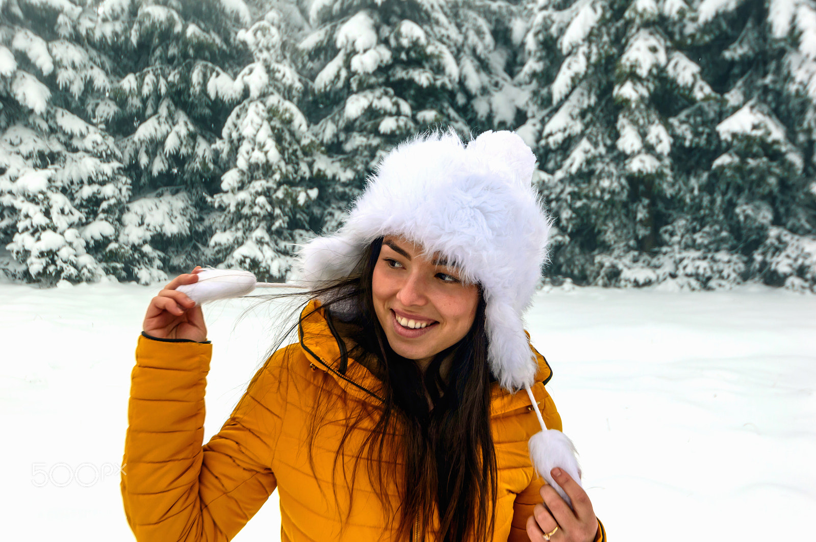 Nikon D3200 + Sigma 12-24mm F4.5-5.6 II DG HSM sample photo. Happy girl in the snow photography