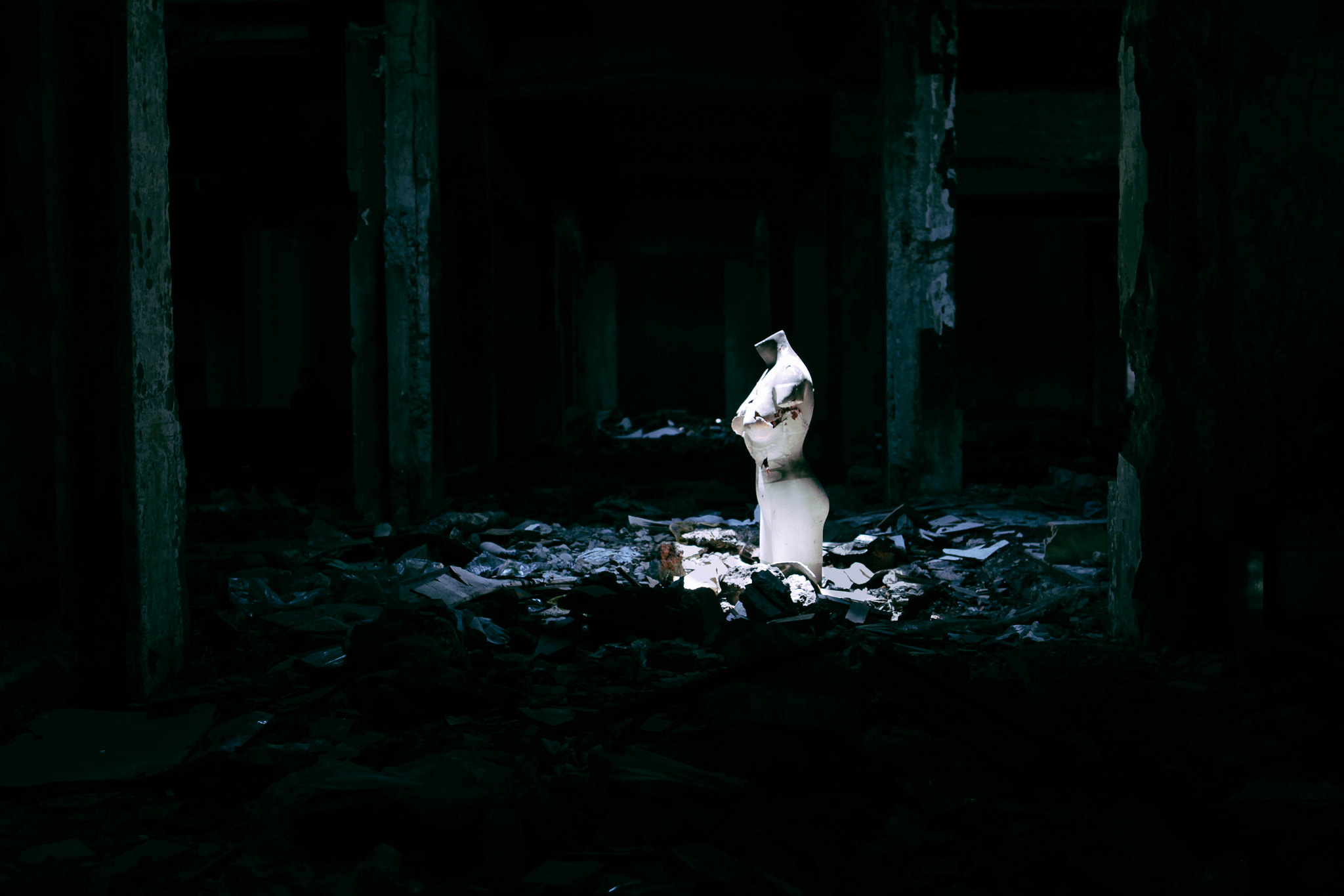 Canon EOS 7D + Canon EF 24mm F1.4L II USM sample photo. Abandoned mannequin photography