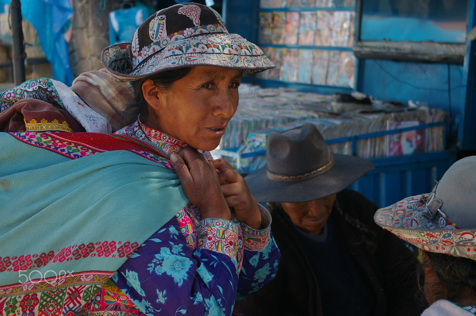 Pentax *ist DL2 sample photo. Local woman at chivay market photography