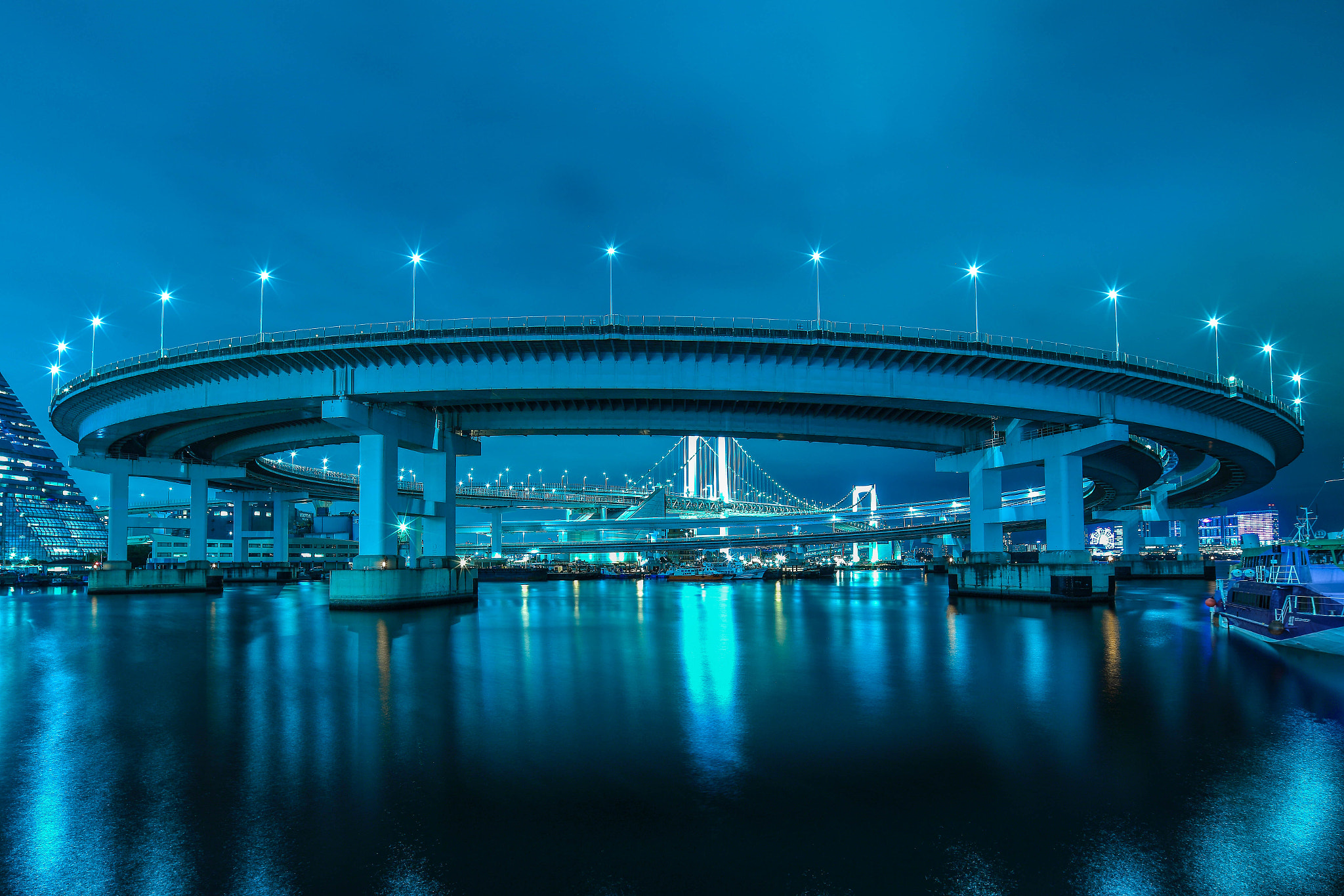 Canon TS-E 17mm F4L Tilt-Shift sample photo. ゆりかもめ photography