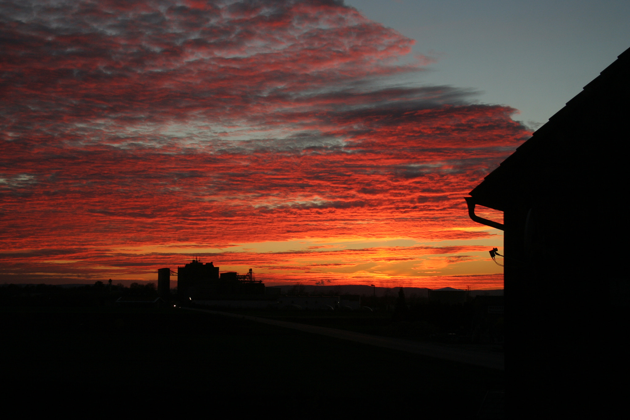 Canon 18.0-55.0 mm sample photo. Sundowner over hildesheim ( lower saxony-germany) photography