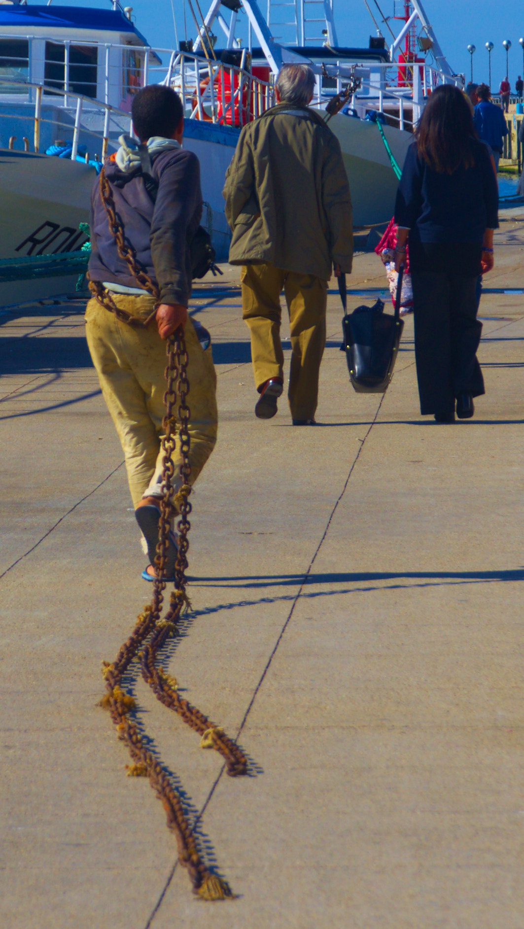 Pentax K-5 sample photo. Chains photography