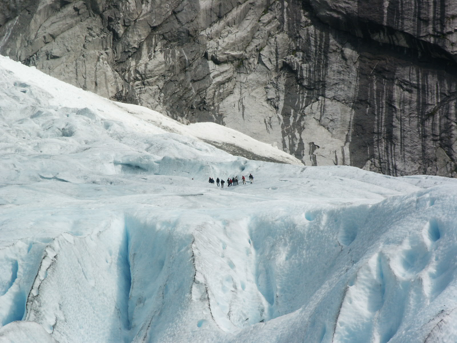 KONICA MINOLTA DiMAGE S404 sample photo. Briksdalsbreen 2002 photography